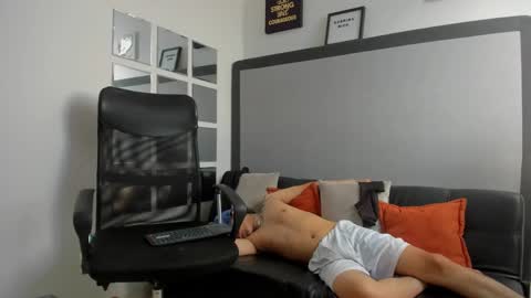 sky_wild online show from October 23, 2025, 9:35 pm