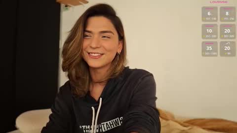 Snapshot of skyamber8v2 chatting on October 30, 2025, 4:14 am Vi online show from October 30, 2025, 4:14 am