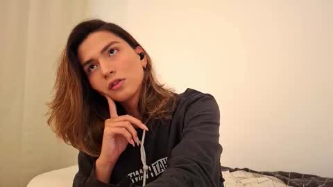 Snapshot of skyamber8v2 chatting on November 17, 2025, 2:17 am Vi online show from November 17, 2025, 2:17 am