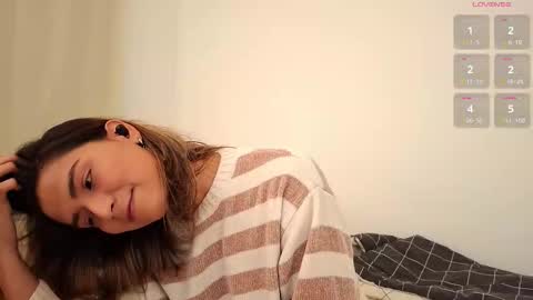 Snapshot of skyamber8v2 chatting on November 26, 2025, 3:29 am Vi online show from November 26, 2025, 3:29 am