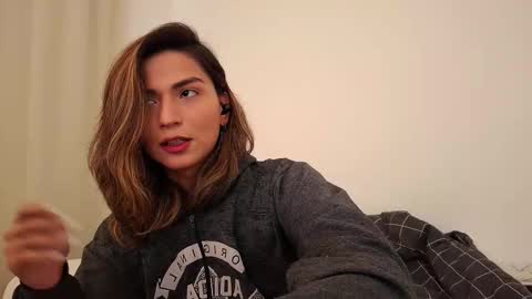 Snapshot of skyamber8v2 chatting on December 5, 2025, 1:09 pm Vi online show from December 5, 2025, 1:09 pm