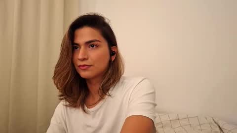 Snapshot of skyamber8v2 chatting on December 14, 2025, 8:30 am Vi online show from December 14, 2025, 8:30 am