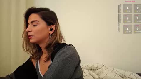 Snapshot of skyamber8v2 chatting on December 14, 2025, 8:35 pm Vi online show from December 14, 2025, 8:35 pm