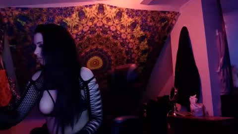 Snapshot of skyee_jisatsu chatting on February 15, 2025, 10:11 am skyeeKanashii online show from February 15, 2025, 10:11 am