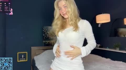 Snapshot of skyeveil chatting on October 24, 2025, 7:10 pm Skye online show from October 24, 2025, 7:10 pm