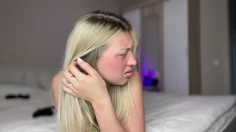 Snapshot of skyffi chatting on February 8, 2025, 6:22 pm GARRY AND SOPHIA online show from February 8, 2025, 6:22 pm