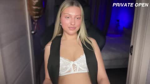 Snapshot of skyffi chatting on February 18, 2025, 8:58 pm GARRY AND SOPHIA online show from February 18, 2025, 8:58 pm