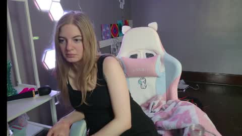 Snapshot of skyiswoke chatting on May 6, 2026, 7:08 pm Sky online show from May 6, 2026, 7:08 pm