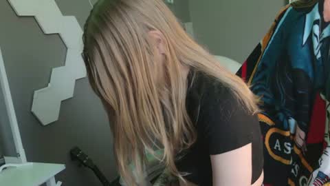 Snapshot of skyiswoke chatting on July 10, 2026, 1:03 pm Sky online show from July 10, 2026, 1:03 pm