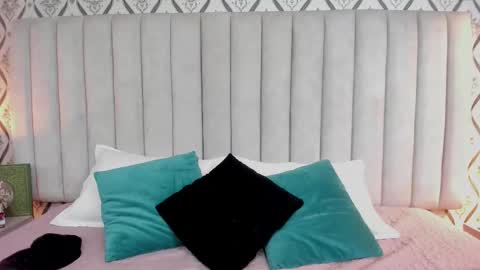 Snapshot of skyjunne chatting on October 28, 2025, 5:37 pm Sky June online show from October 28, 2025, 5:37 pm