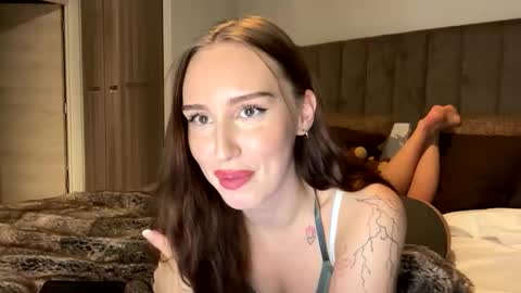 Snapshot of skylachase chatting on December 17, 2025, 6:36 pm Skylar online show from December 17, 2025, 6:36 pm