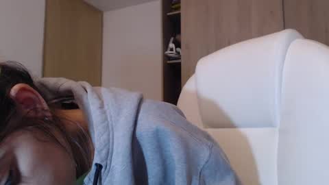 Skyler online show from December 22, 2024, 4:50 am