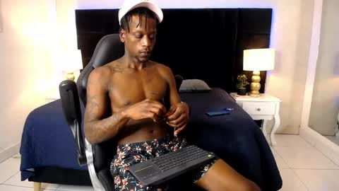 Snapshot of skylerbigxxx chatting on May 23, 2026, 5:01 am SKYLERBIGXXX online show from May 23, 2026, 5:01 am