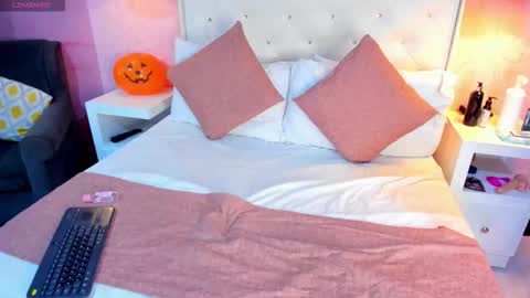 skylerbloom online show from November 5, 2025, 3:06 am