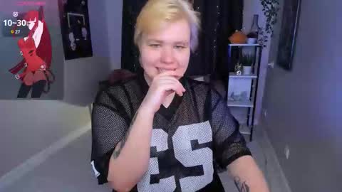 skytrisha online show from September 21, 2025, 6:04 am