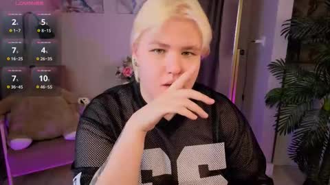 skytrisha online show from October 1, 2025, 8:48 pm