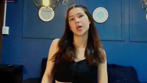 Snapshot of skyy_bloom chatting on October 31, 2025, 11:33 am Sky online show from October 31, 2025, 11:33 am