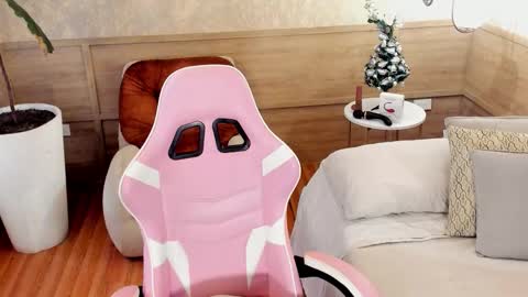 Snapshot of skyylee_ chatting on December 17, 2025, 1:28 pm abby online show from December 17, 2025, 1:28 pm