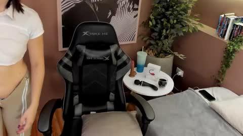 Snapshot of skyylee_ chatting on February 19, 2026, 1:18 pm abby online show from February 19, 2026, 1:18 pm