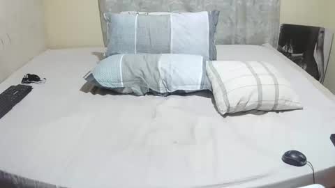 slender_sweetbabe online show from May 24, 2026, 11:37 am