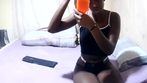 slender_sweetbabe online show from July 15, 2026, 11:48 am