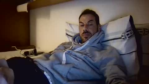 Snapshot of slevin1983 chatting on March 7, 2025, 12:04 am slevin online show from March 7, 2025, 12:04 am