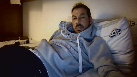 Snapshot of slevin1983 chatting on March 9, 2025, 9:25 pm slevin online show from March 9, 2025, 9:25 pm