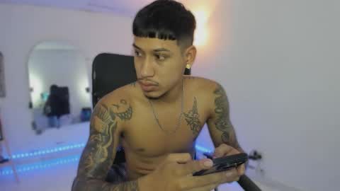 Snapshot of slim_master12 chatting on December 17, 2025, 9:32 pm slim_master12 online show from December 17, 2025, 9:32 pm