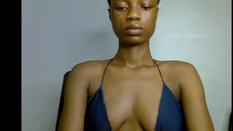 Snapshot of slim_petitqueen chatting on May 12, 2026, 7:44 pm Alice online show from May 12, 2026, 7:44 pm
