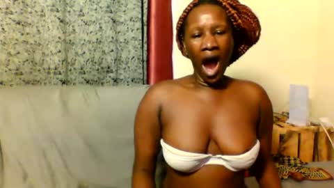 Snapshot of slimandthick1 chatting on November 19, 2025, 5:07 am slimandthick1 online show from November 19, 2025, 5:07 am