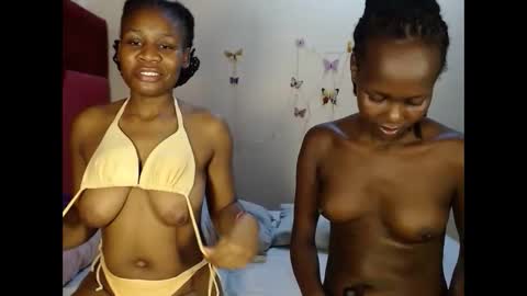 slimmy_kitties online show from November 18, 2025, 3:12 am