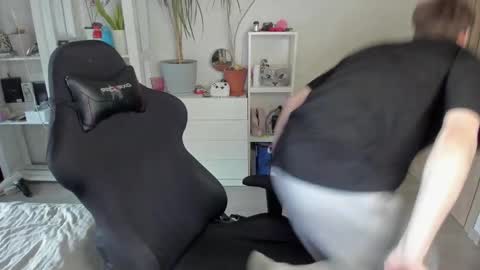 Mila online show from March 4, 2025, 12:55 pm
