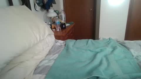 slippery_duck online show from January 23, 2025, 6:35 pm