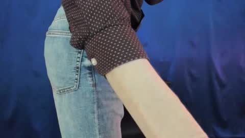 slippery thighs online show from December 17, 2025, 4:02 pm