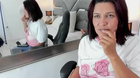 slut_milf_ online show from April 18, 2026, 9:04 pm