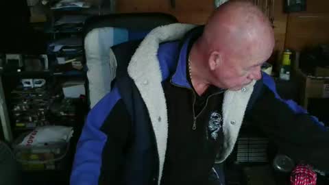 Snapshot of slutboybot chatting on November 4, 2025, 10:03 am slutboybot online show from November 4, 2025, 10:03 am