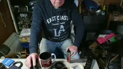 Snapshot of slutboybot chatting on December 17, 2025, 11:27 am slutboybot online show from December 17, 2025, 11:27 am