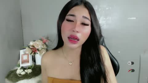 SHANIN online show from February 26, 2025, 1:11 am