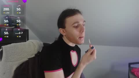 Snapshot of sluttyhorrorparty chatting on May 18, 2026, 4:13 pm Natsu online show from May 18, 2026, 4:13 pm