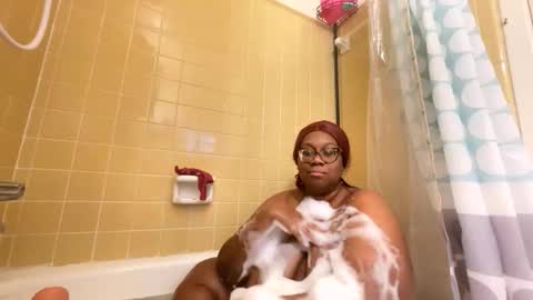 Snapshot of sluttypooh chatting on February 14, 2026, 5:32 pm Pooh online show from February 14, 2026, 5:32 pm