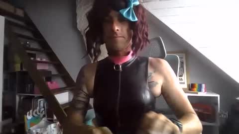 Snapshot of sluttytoy83 chatting on June 1, 2026, 5:25 pm sluttytoy83 online show from June 1, 2026, 5:25 pm