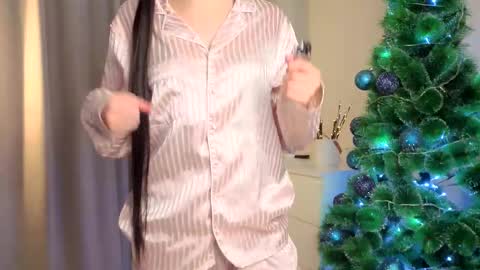 Lily online show from January 6, 2026, 1:04 pm