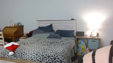 Rachel Lawrence online show from December 8, 2024, 2:39 am