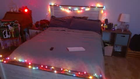 Rachel Lawrence online show from December 26, 2024, 3:06 am