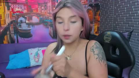 Snapshot of small__naughty chatting on January 7, 2026, 1:35 pm Mariana Torres online show from January 7, 2026, 1:35 pm