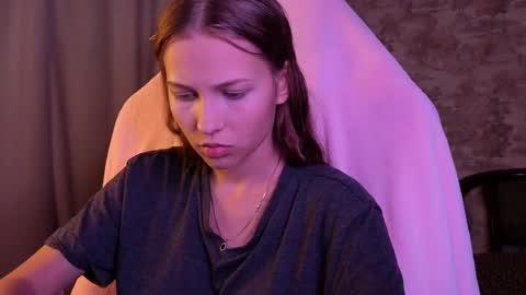 Snapshot of small_emma0 chatting on September 10, 2025, 4:18 pm Emma online show from September 10, 2025, 4:18 pm