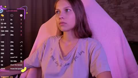 Snapshot of small_emma0 chatting on September 22, 2025, 4:09 pm Emma online show from September 22, 2025, 4:09 pm