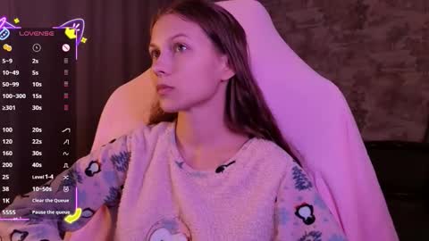 Snapshot of small_emma0 chatting on October 5, 2025, 6:17 pm Emma online show from October 5, 2025, 6:17 pm