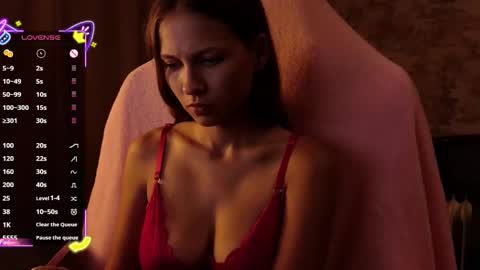 Snapshot of small_emma0 chatting on October 8, 2025, 7:33 pm Emma online show from October 8, 2025, 7:33 pm