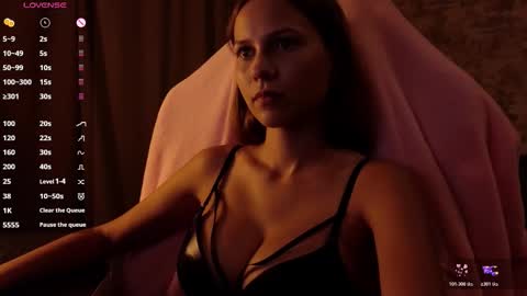 Snapshot of small_emma0 chatting on October 20, 2025, 7:03 pm Emma online show from October 20, 2025, 7:03 pm